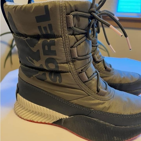 EUC Sorel Winter Snow Boots - Picture 2 of 8